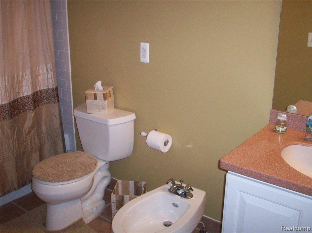 3815 South Rochester Road, Unit 1 Royal Oak, MI 48073 - Photo 15 of 17 3815 Rochester 014