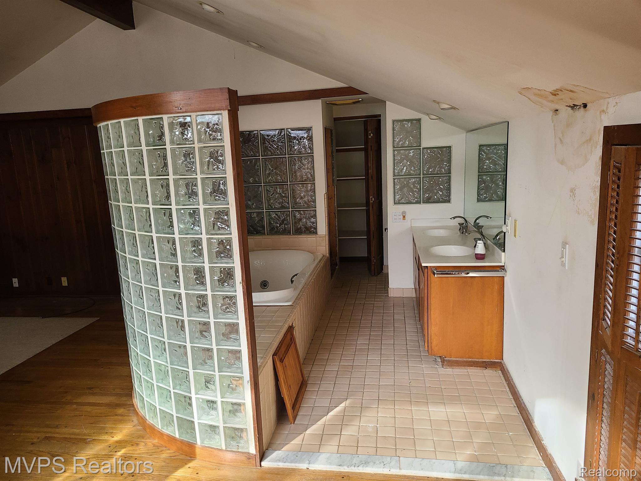 160 Baldwin Road Birmingham, MI 48009 - Photo 24 of 28 Gallery Image 24
