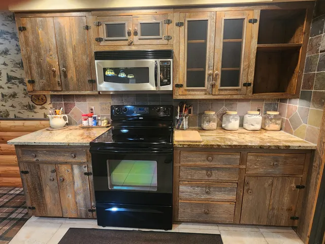 $419,000 | 530 Valencia Drive, Delavan, WI 53115