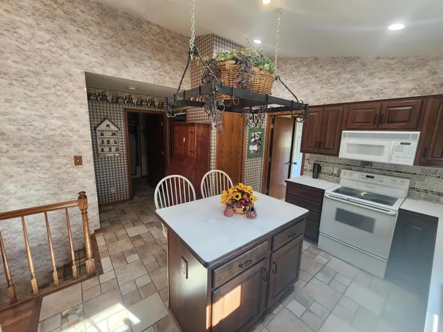 $419,000 | 530 Valencia Drive, Delavan, WI 53115