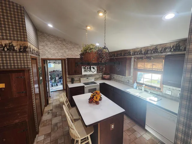 $419,000 | 530 Valencia Drive, Delavan, WI 53115