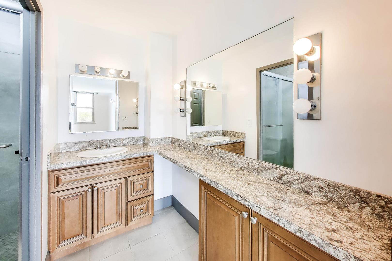 33 North Main Street, Unit 5B Lombard, IL 60148 - Photo 14 of 33