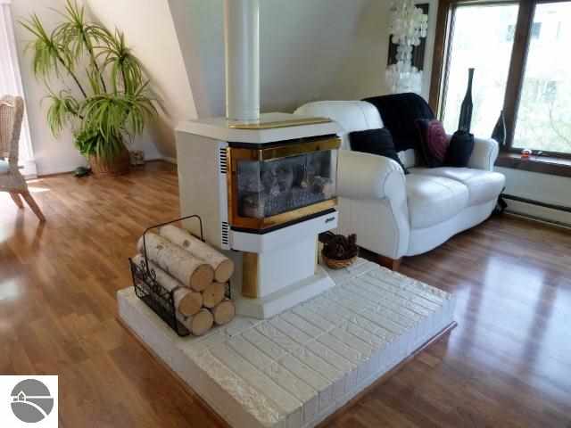 19590 Pleasantview Road Lake Ann, MI 49650 - Photo 47 of 76 1745320-47.JPG