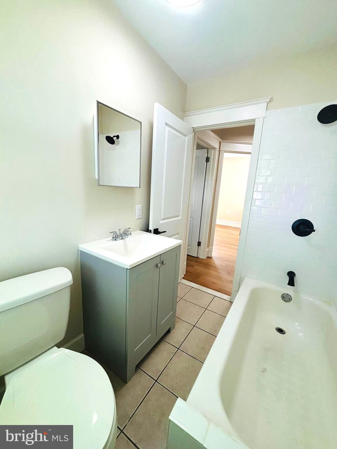 923 Edgemore Road Philadelphia, PA 19151 - Photo 10 of 14 Full Bathroom
