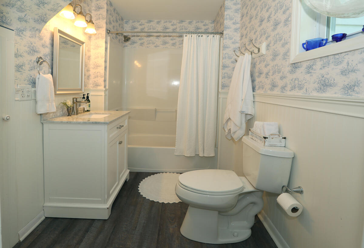 4467 Blythes Ferry Road Dayton, TN 37321 - Photo 31 of 56 Quaint bathroom