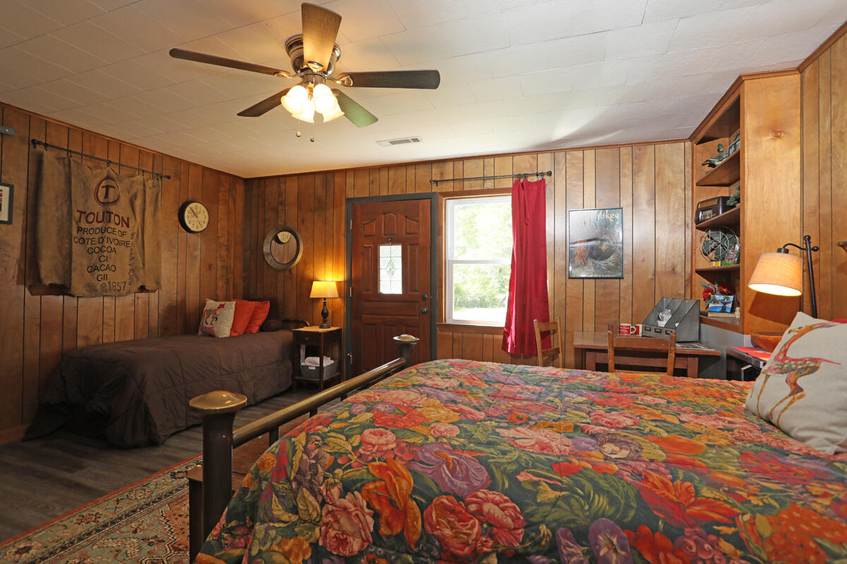 4467 Blythes Ferry Road Dayton, TN 37321 - Photo 32 of 56 Main level suite