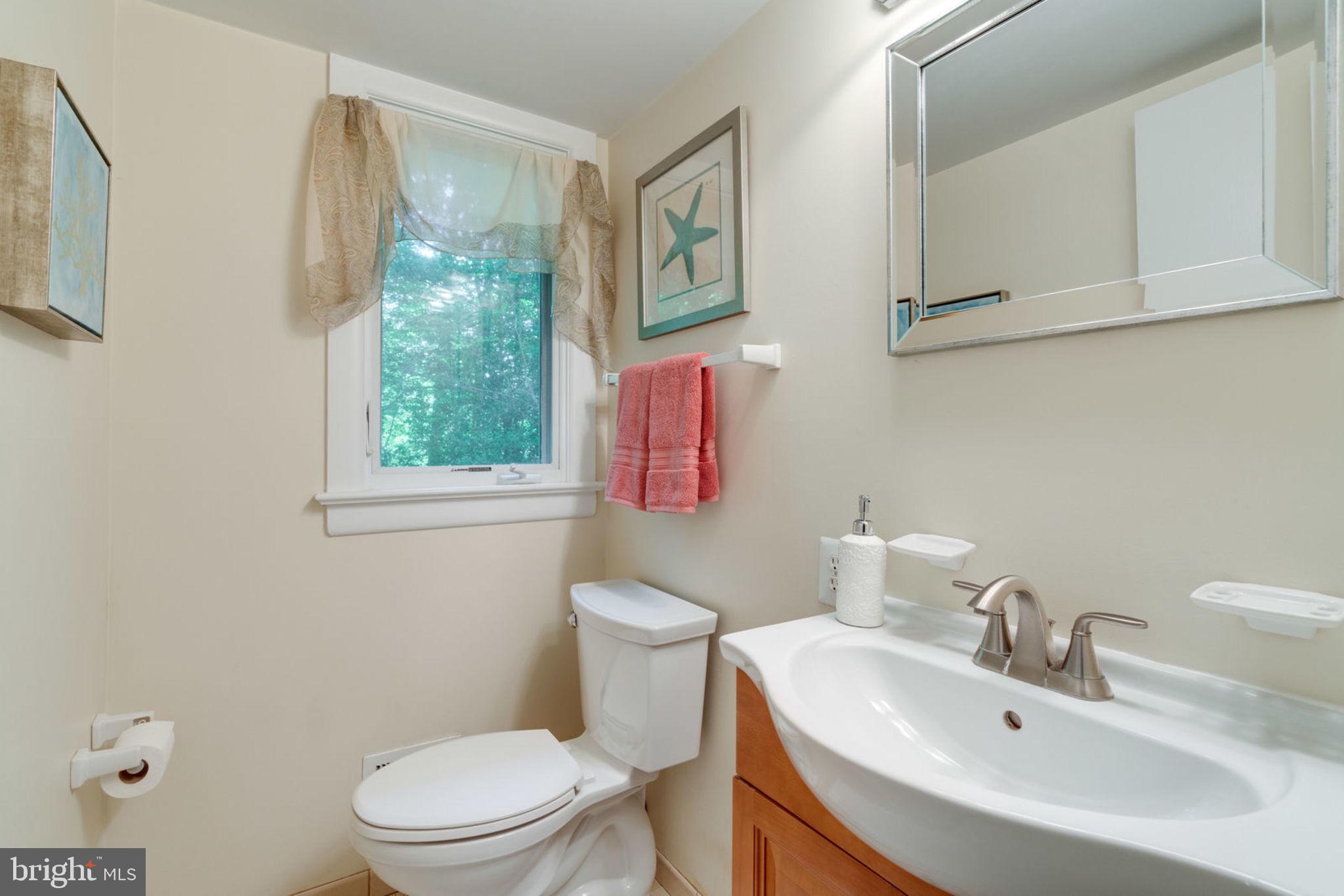 8504 Shadeway Place Springfield, VA 22153 - Photo 11 of 31 Main Level Powder Bath