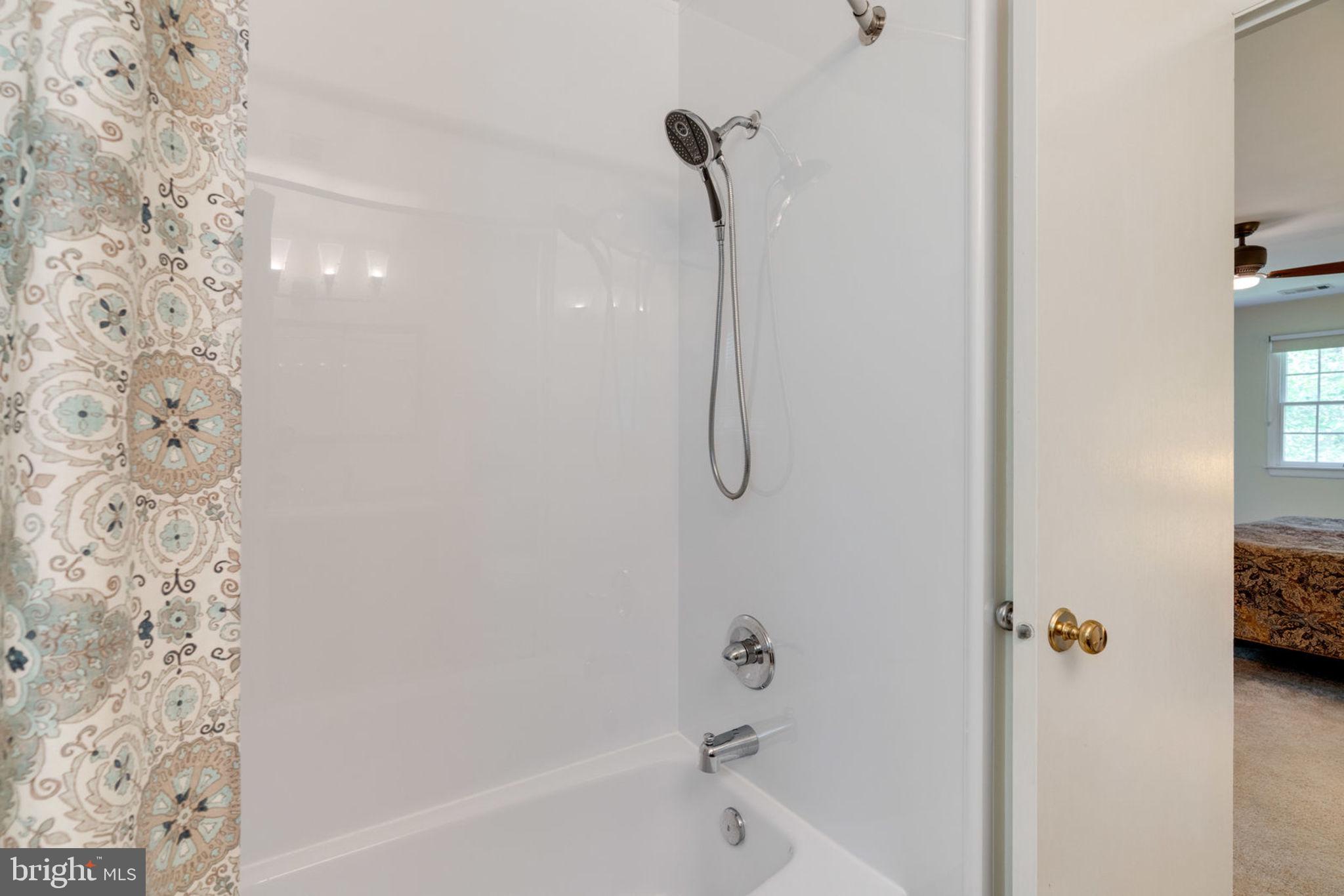 8504 Shadeway Place Springfield, VA 22153 - Photo 18 of 31 Brand New Tub & Shower Enclosure