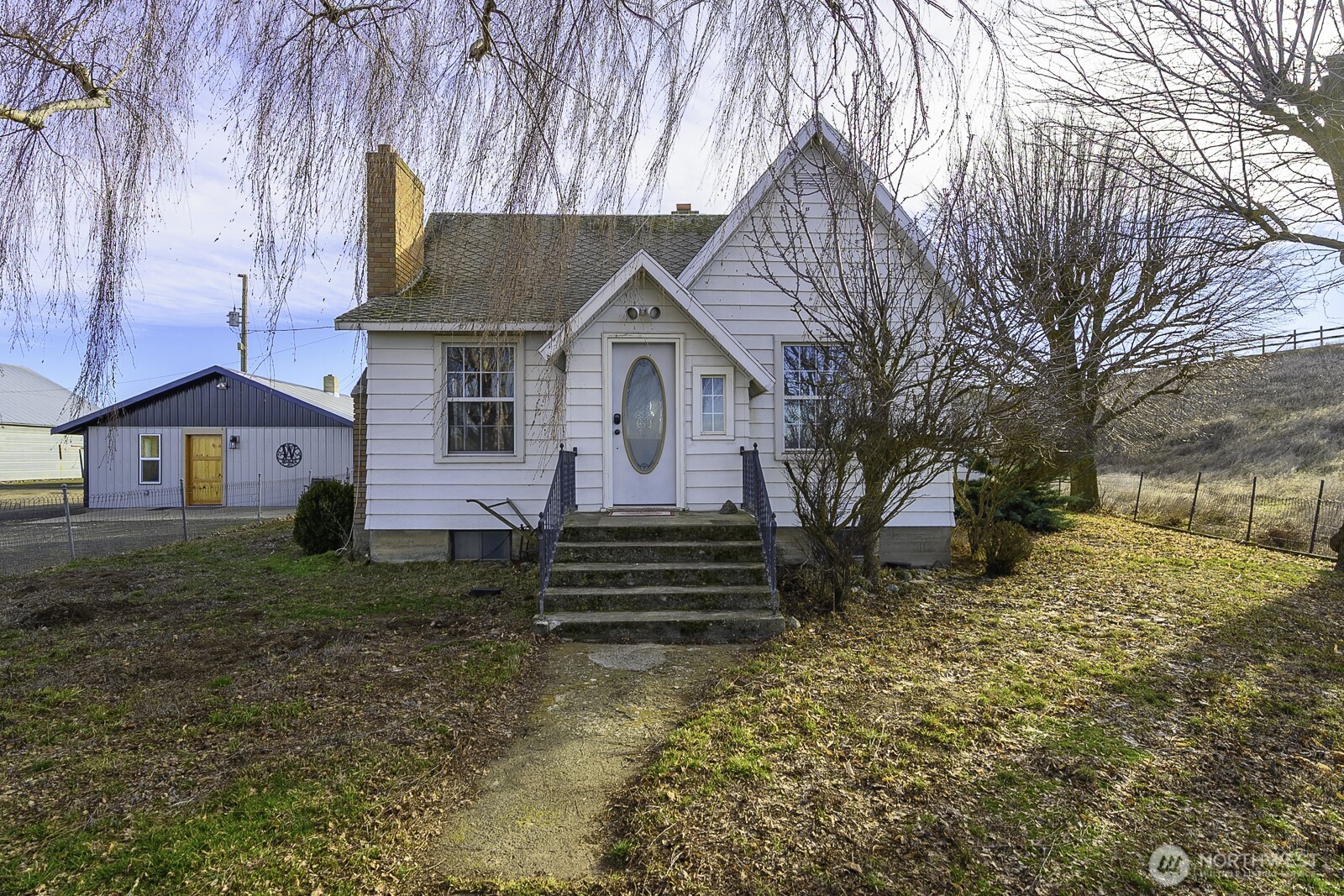 32244 Mohler Road East Mohler, WA 99154 - Photo 2 of 28 a front view of a house with a yard
