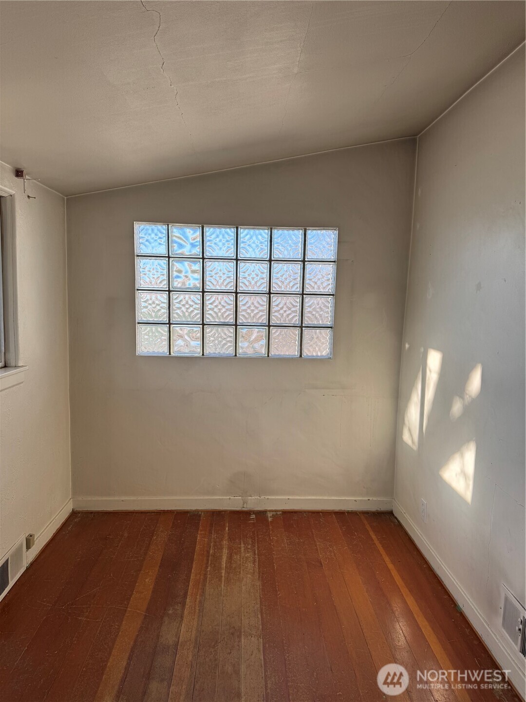 32244 Mohler Road East Mohler, WA 99154 - Photo 10 of 28 an empty room with wooden floor and windows