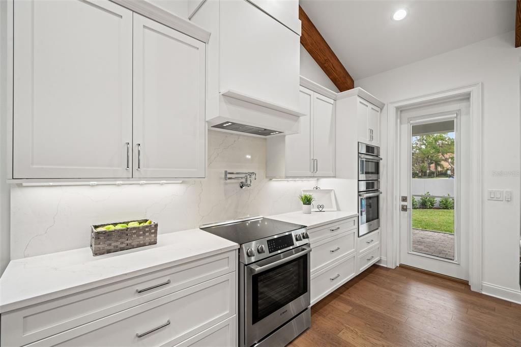 4202 West Woodmere Road Tampa, FL 33609 - Photo 22 of 62