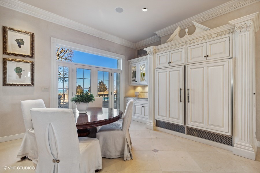 700 Crab Tree Lane Lake Bluff, IL 60044 - Photo 16 of 51 a dining room with furniture and window