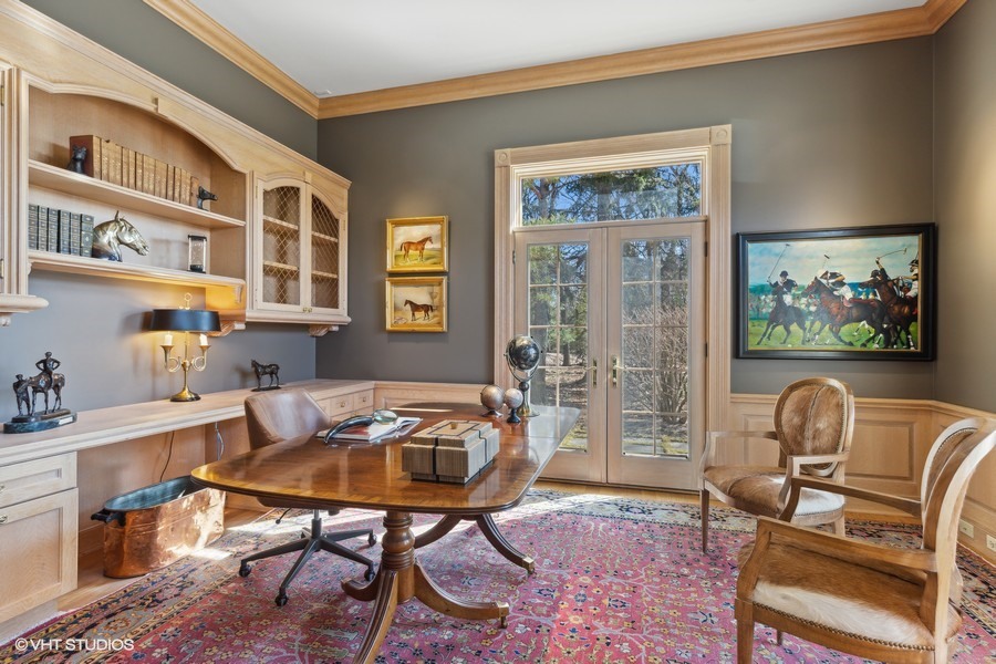 700 Crab Tree Lane Lake Bluff, IL 60044 - Photo 22 of 51 a workspace with furniture and a potted plant