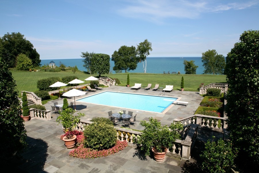 700 Crab Tree Lane Lake Bluff, IL 60044 - Photo 38 of 51 an aerial view of a house with garden space ocean and mountain view in back