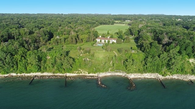 a picture of a bathroom