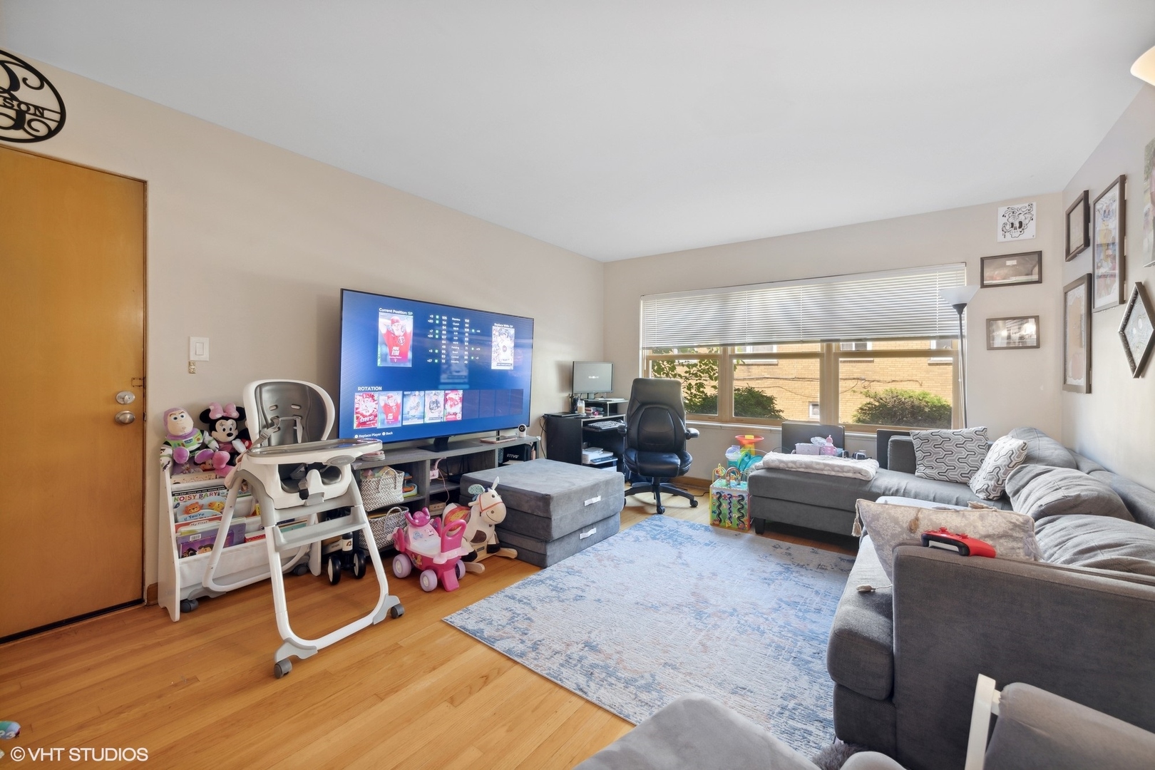 3024 Harlem Avenue Riverside, IL 60546 - Photo 9 of 12 a living room with furniture and wooden floor