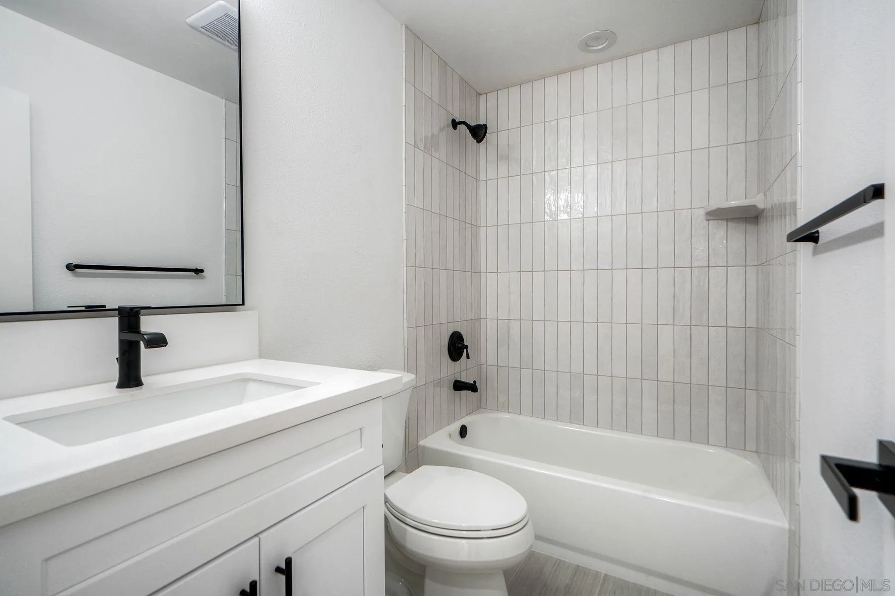 12634 Roberto Way Poway, CA 92064 - Photo 13 of 28