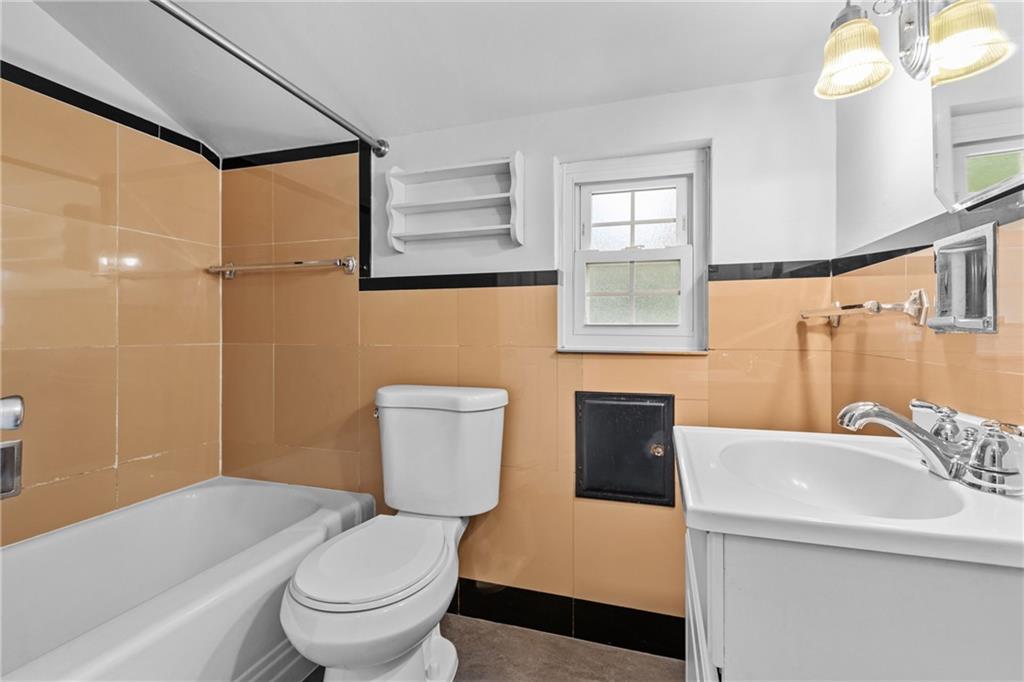 630 Kelso Road Pittsburgh, PA 15243 - Photo 23 of 33 a bathroom with a sink a toilet and shower
