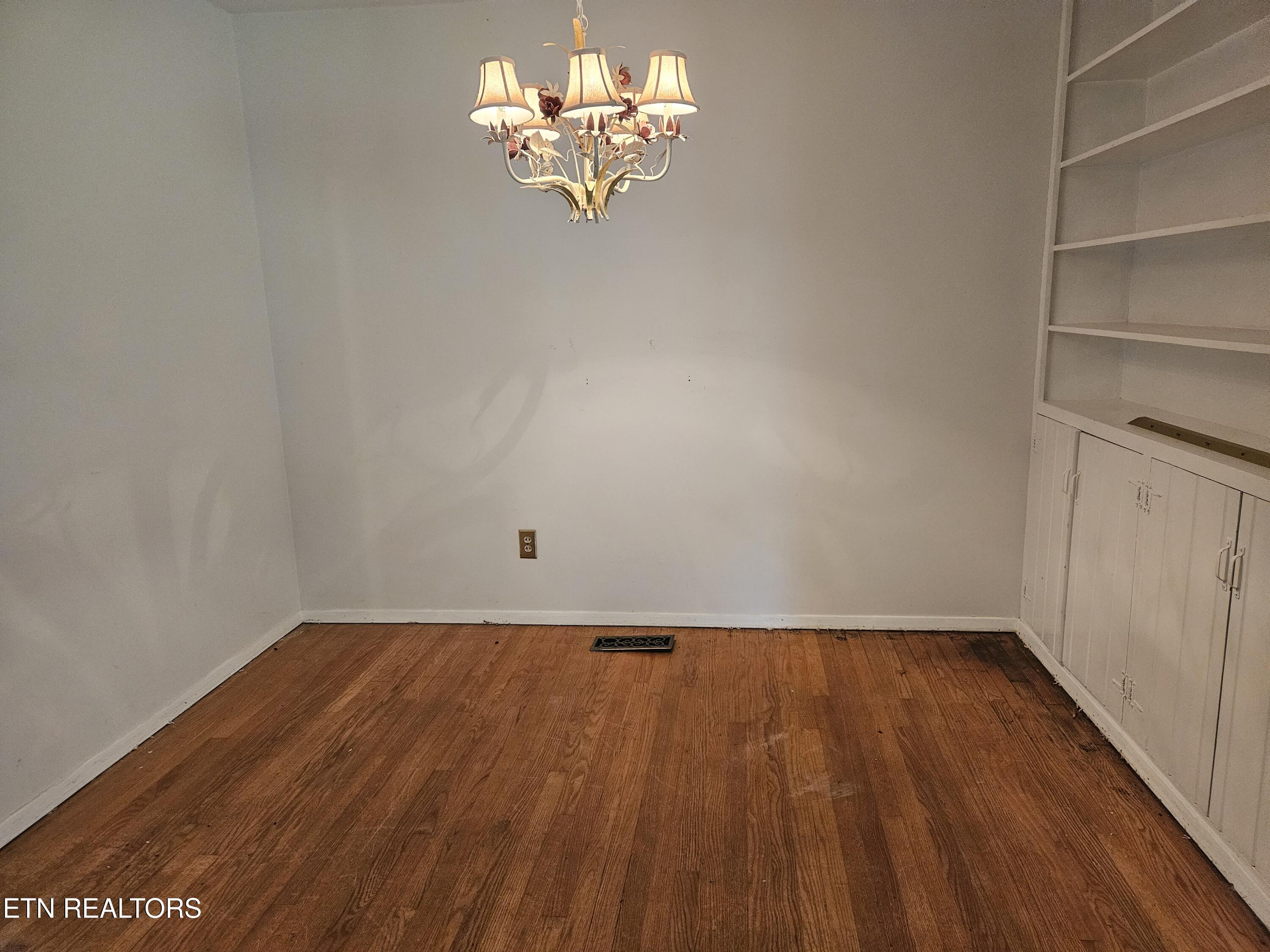 3204 Hazelwood Road Knoxville, TN 37921 - Photo 4 of 25 20260718_091140