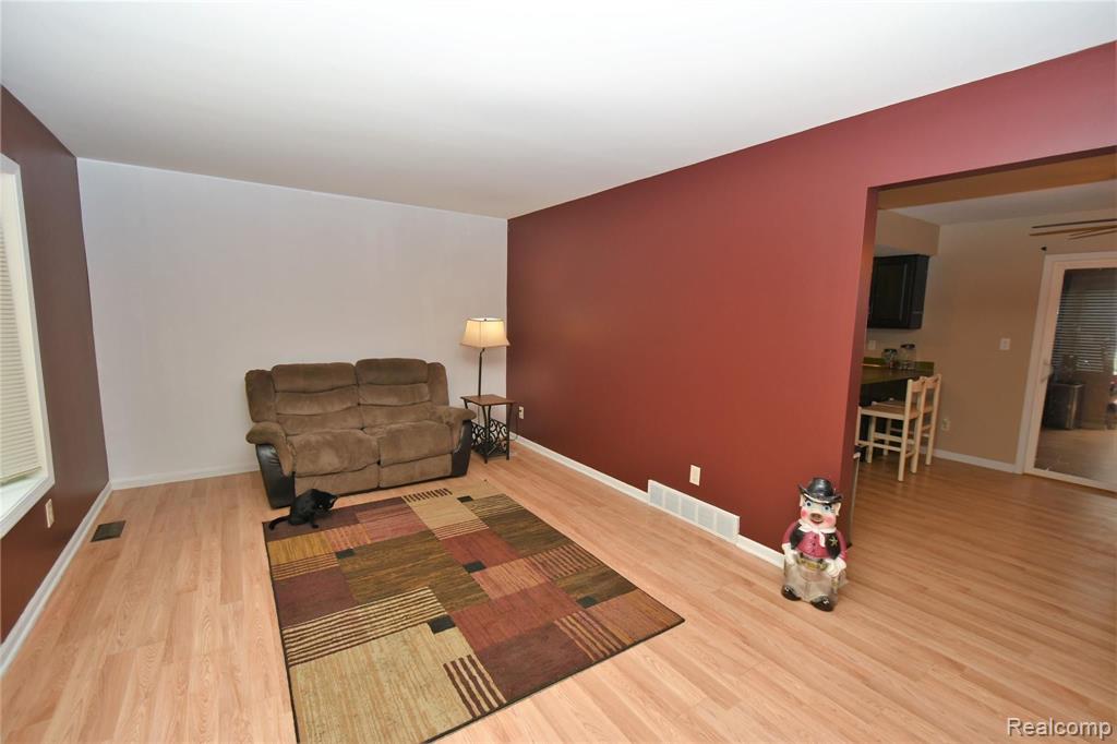 9138 Potter Road Flushing, MI 48433 - Photo 11 of 28