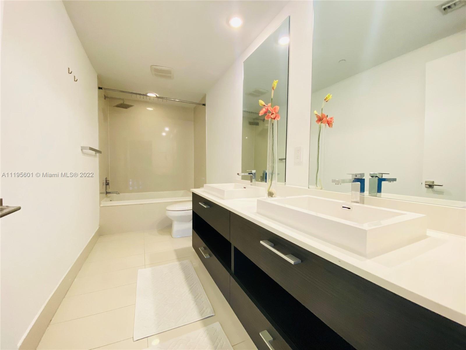 45 Southwest 9th Street, Unit 2902 Miami, FL 33130 - Photo 4 of 39 Gallery Image 4