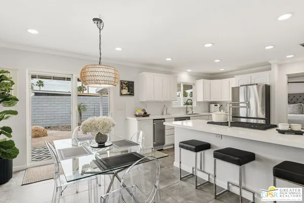 $1,025,000 | 3670 East Vivian Circle, Palm Springs, CA 92262