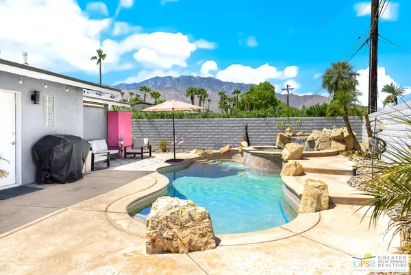 $1,025,000 | 3670 East Vivian Circle, Palm Springs, CA 92262