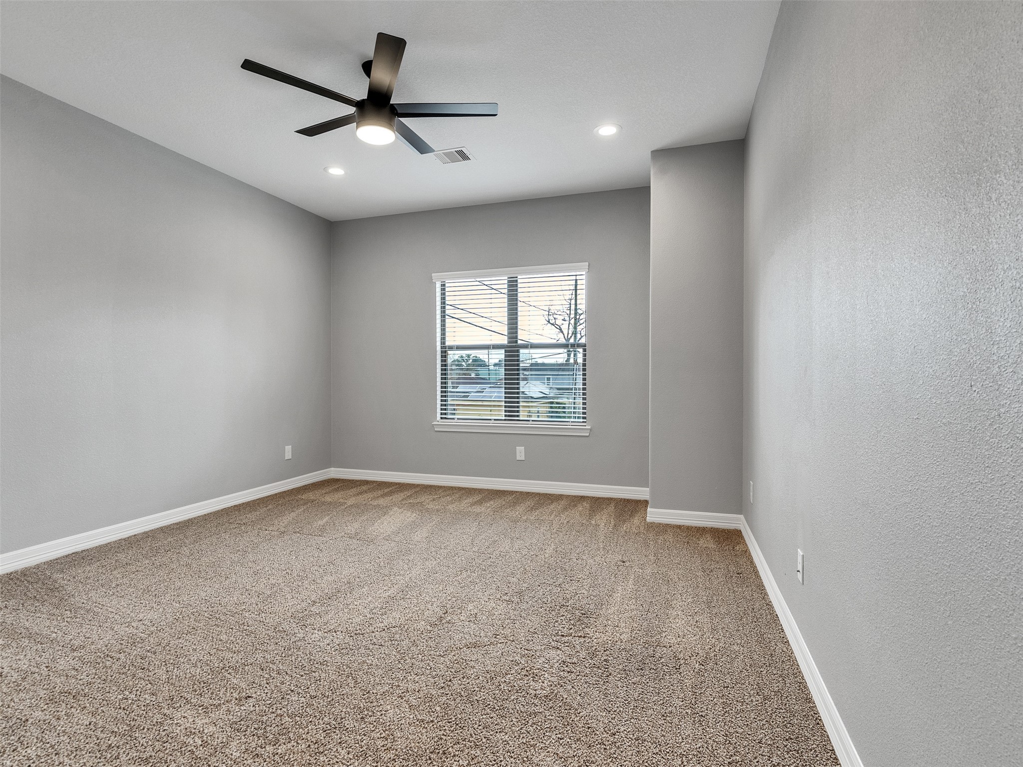 5814 Luna Street Houston, TX 77076 - Photo 33 of 44 an empty room with windows and ceiling fan