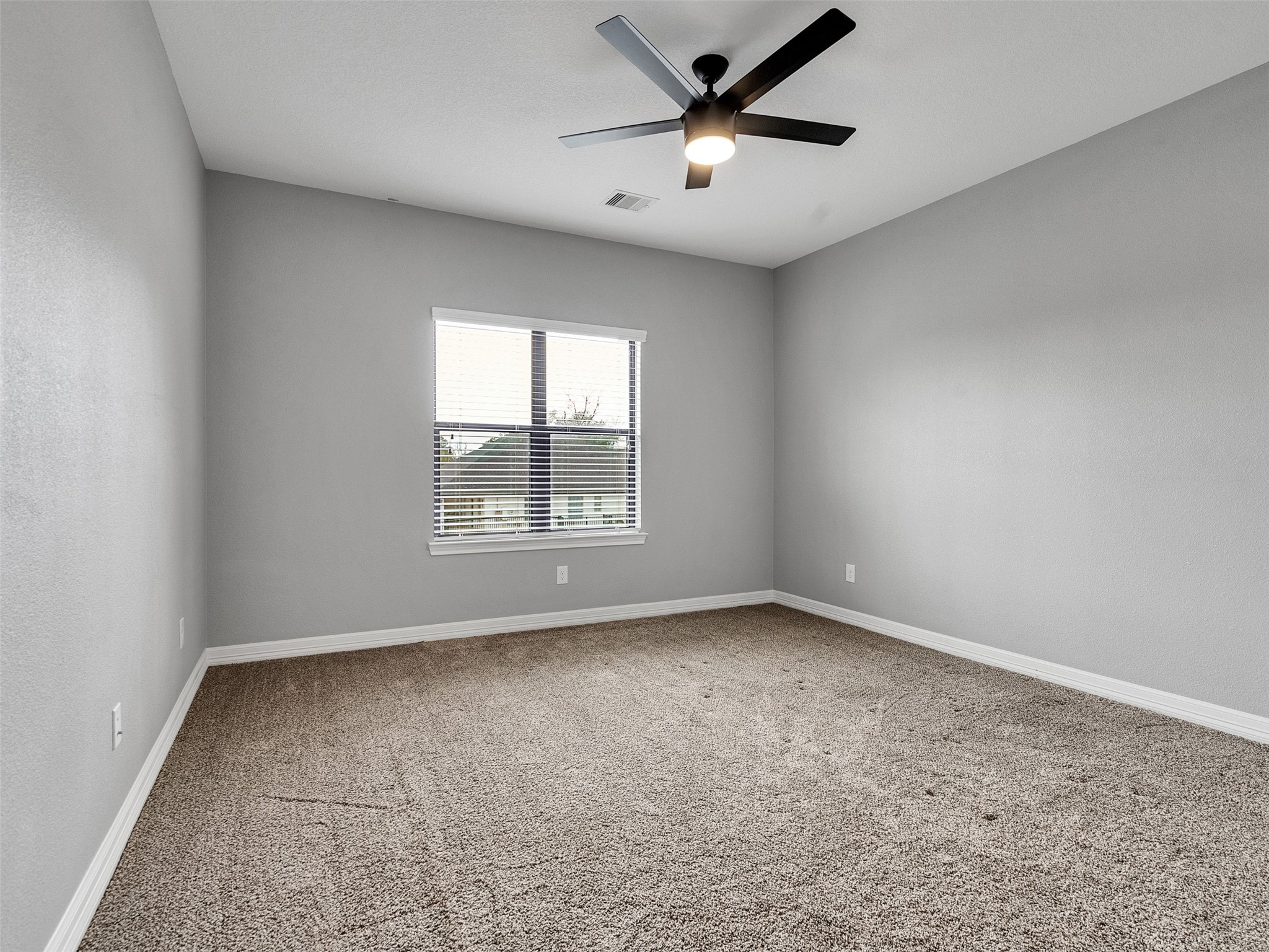 5814 Luna Street Houston, TX 77076 - Photo 34 of 44 an empty room with windows and ceiling fan