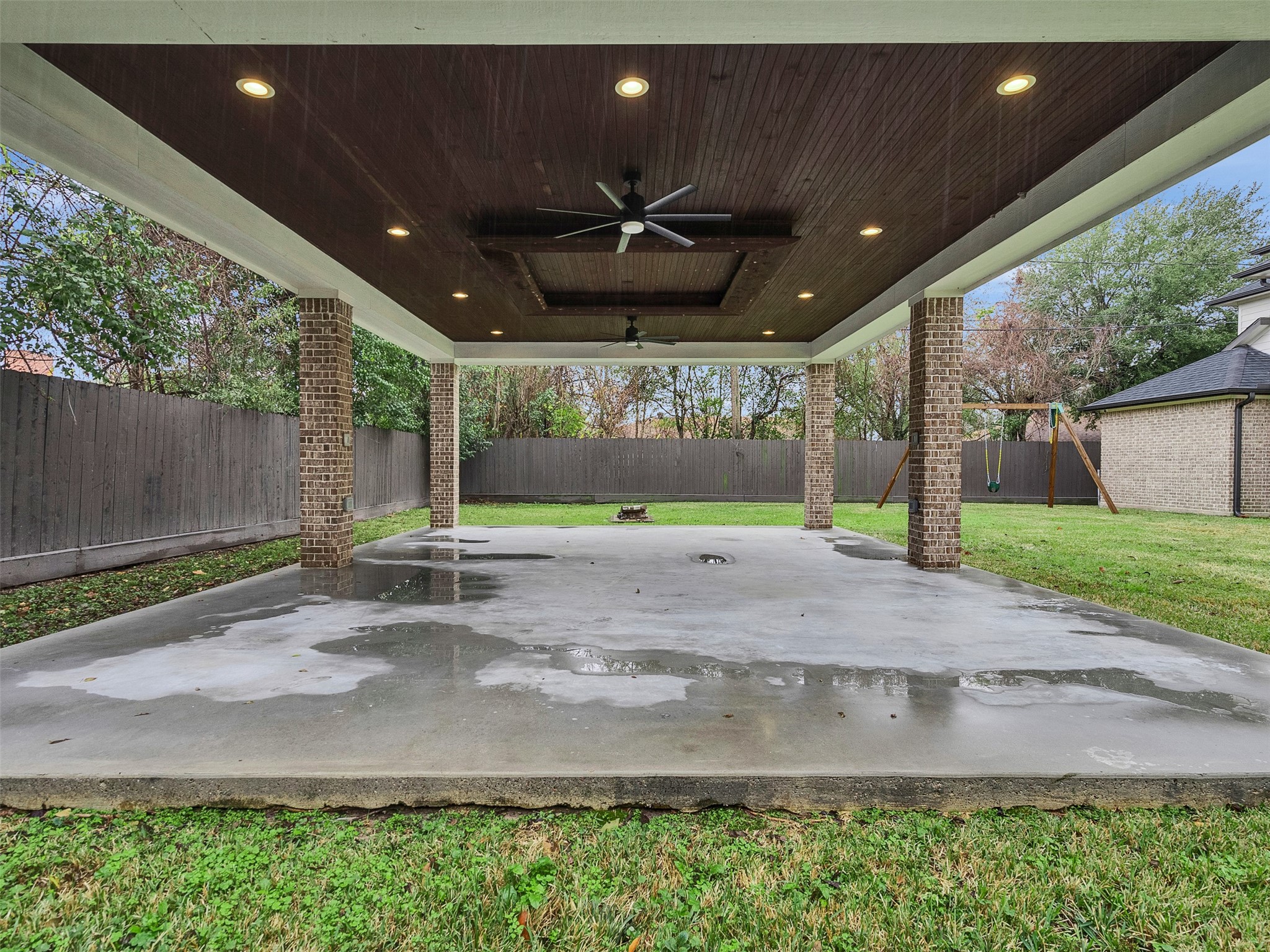 5814 Luna Street Houston, TX 77076 - Photo 38 of 44 a view of a porch