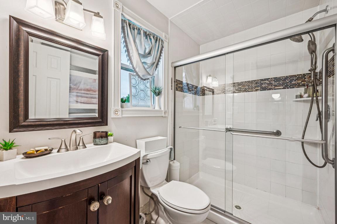 13 Ridgewood Road Gibbsboro, NJ 08026 - Photo 11 of 24 Full Bathroom in the separate In-Law Suite