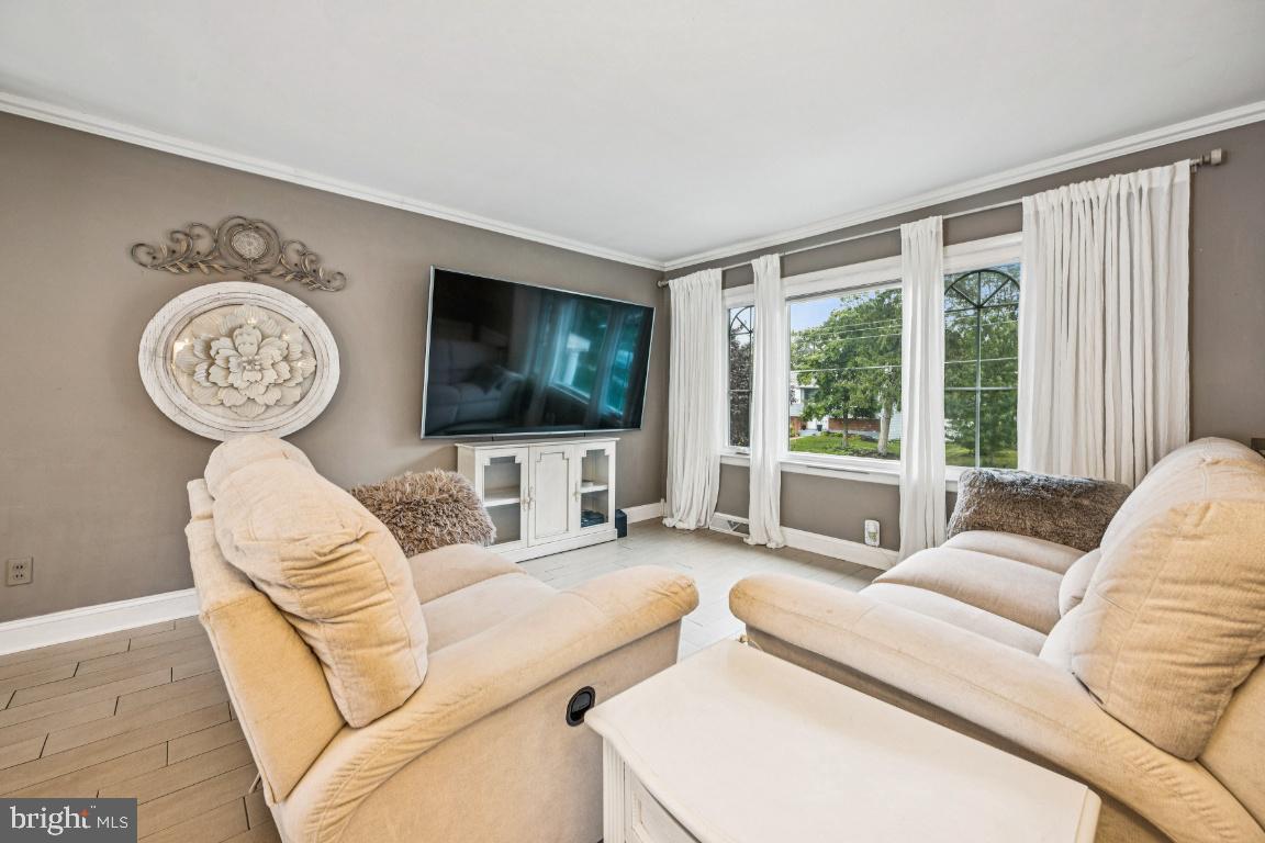 13 Ridgewood Road Gibbsboro, NJ 08026 - Photo 3 of 24 Living Room