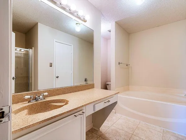 $2,100 | 809 Birkhill Trail, Arlington, TX 76001