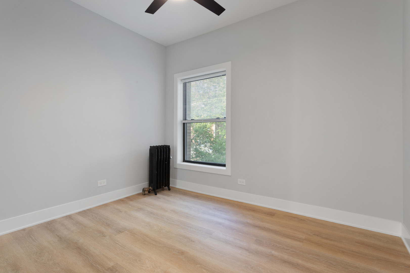 6929 North Lakewood Avenue, Unit 2 Chicago, IL 60626 - Photo 10 of 13 a view of an empty room with wooden floor and a window