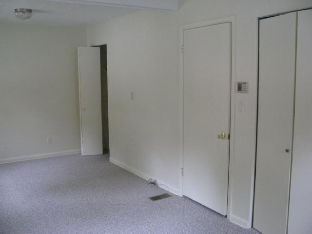 1645 Case Road Columbus, OH 43224 - Photo 4 of 18