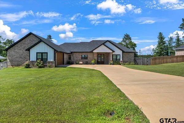 $499,999 | 18329 Timber Oaks Drive, Lindale, TX 75771