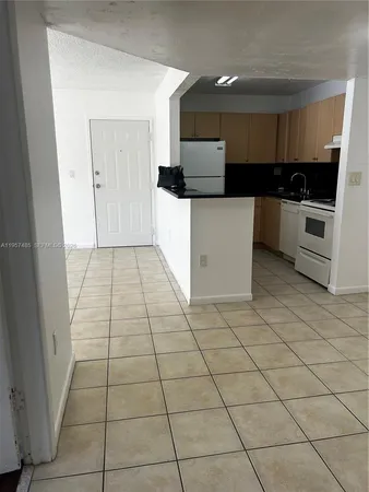 $1,750 | 7110 Northwest 179th Street, Unit 110, Hialeah, FL 33015