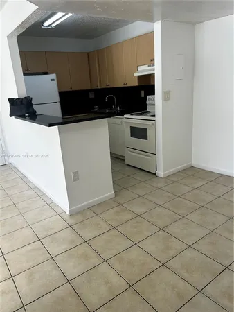 $1,750 | 7110 Northwest 179th Street, Unit 110, Hialeah, FL 33015