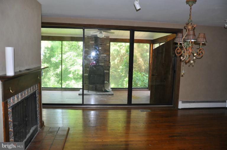 13801 Poplar Hill Road Phoenix, MD 21131 - Photo 3 of 19 Interior (General)