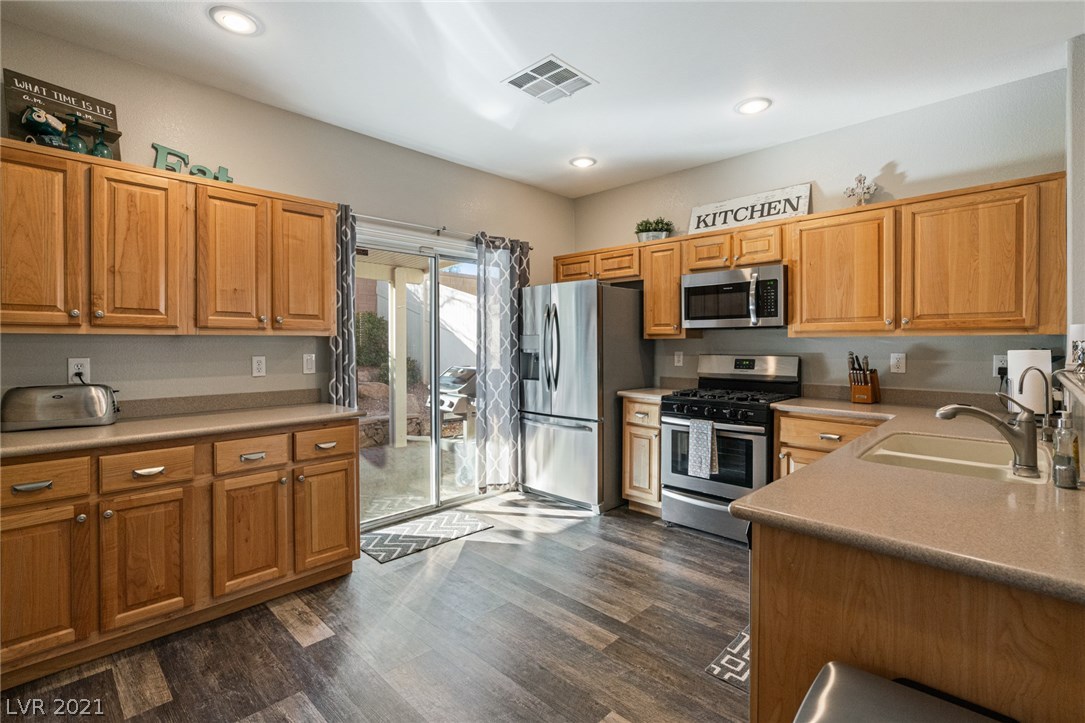 9343 Pinewood Ridge Street Las Vegas, NV 89178 - Photo 6 of 38 Gallery Image 6