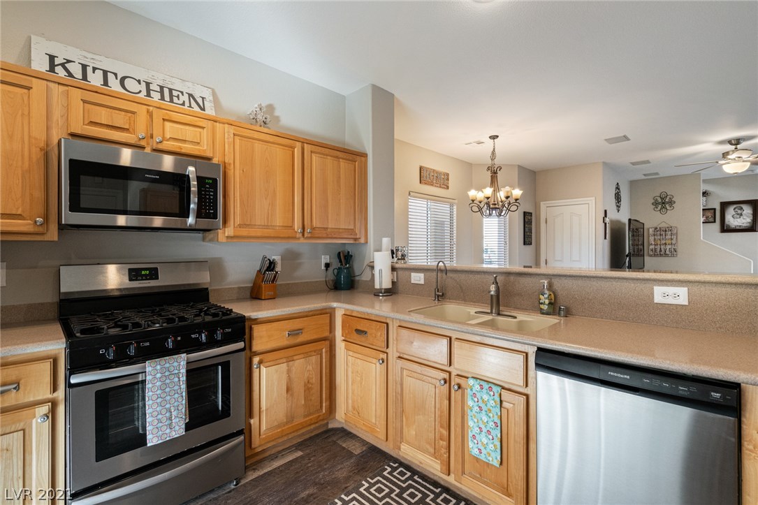 9343 Pinewood Ridge Street Las Vegas, NV 89178 - Photo 8 of 38 Gallery Image 8