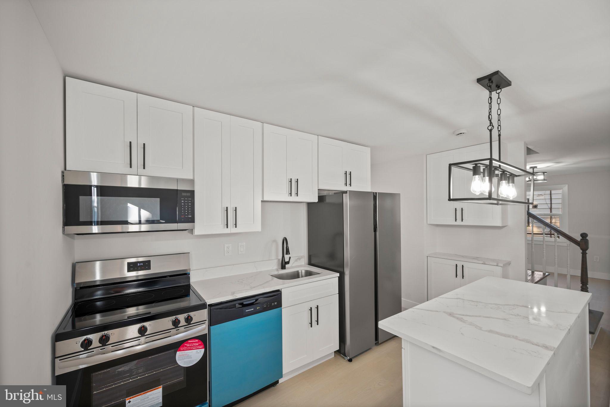 821 South Woodlynn Road Baltimore, MD 21221 - Photo 8 of 32