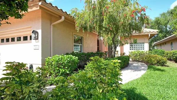 $895,000 | 7198 Del Lago Drive, Sarasota, FL 34238
