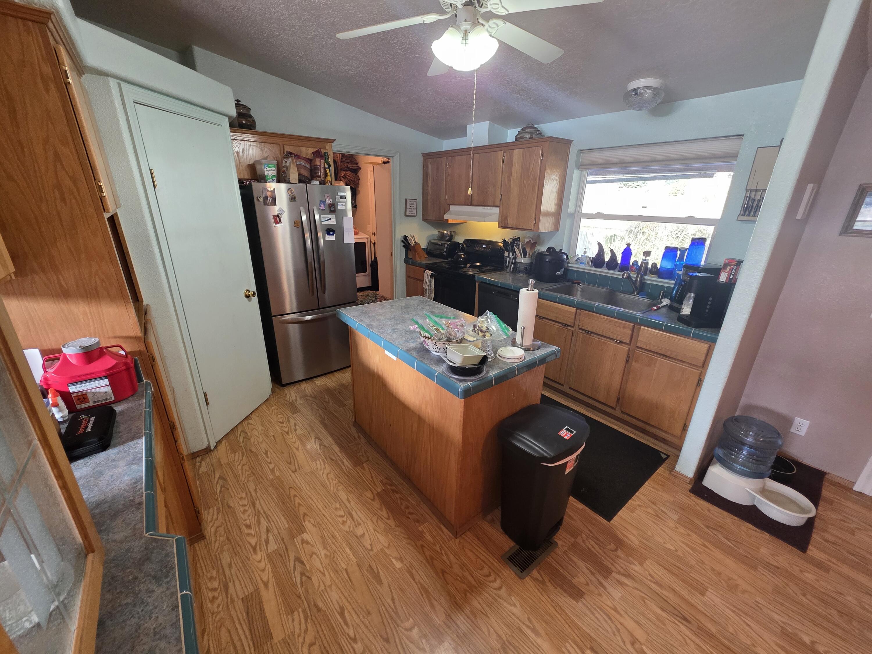 330 North Baker Avenue Chiloquin, OR 97624 - Photo 8 of 34 8