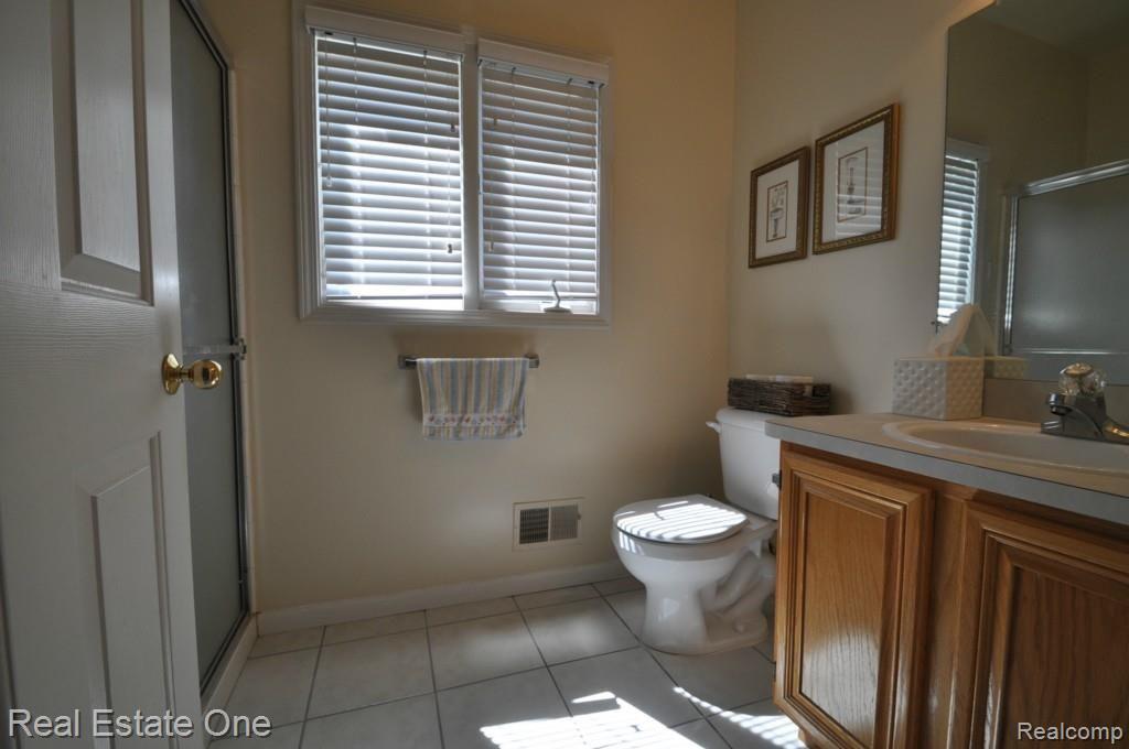 978 Maidstone Drive Rochester, MI 48307 - Photo 11 of 24 11.jpg