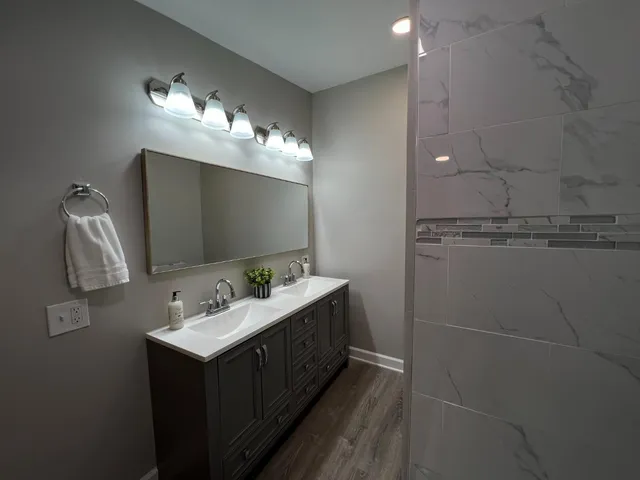 $2,550 | 276 North Henry Street, Gary, IN 46403