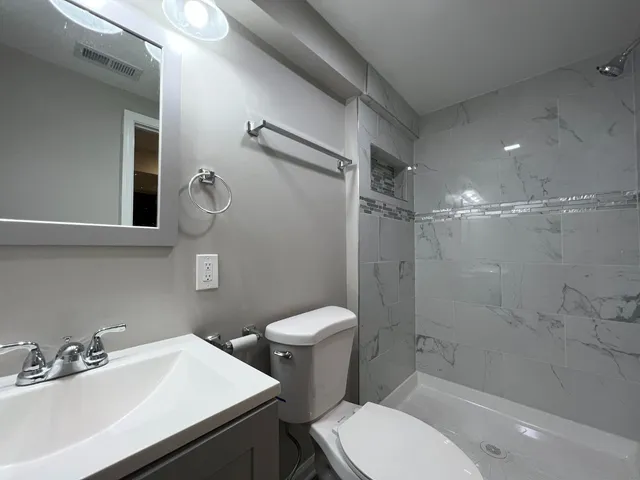 $2,550 | 276 North Henry Street, Gary, IN 46403