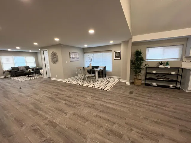 $2,550 | 276 North Henry Street, Gary, IN 46403