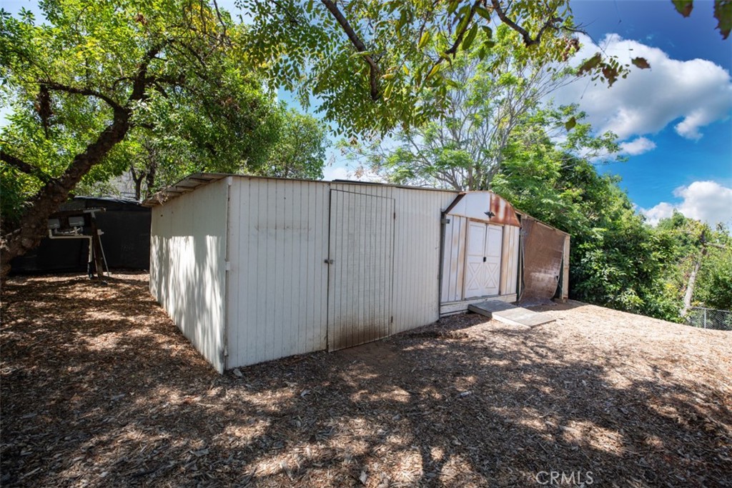 1566 Heather Lane Riverside, CA 92504 - Photo 39 of 61 Storage Sheds