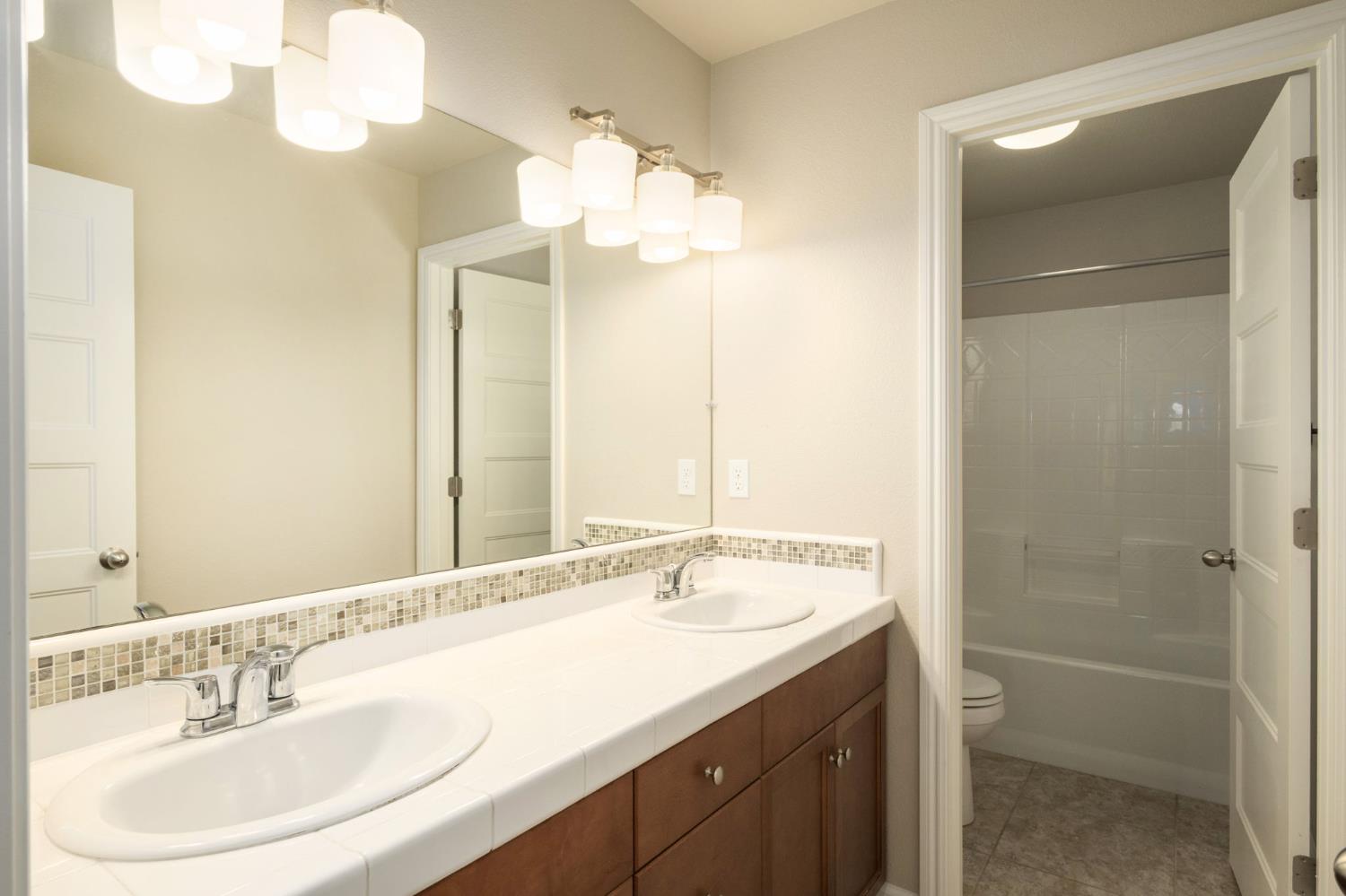 3482 Elevations Way Clovis, CA 93619 - Photo 21 of 29